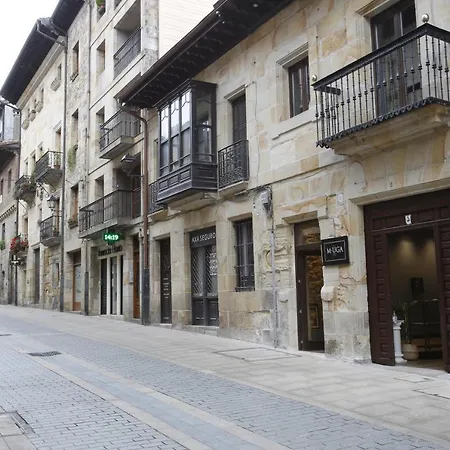 فندق M&uga Hotela