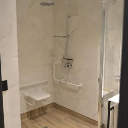 فندق M&uga Hotela 2*