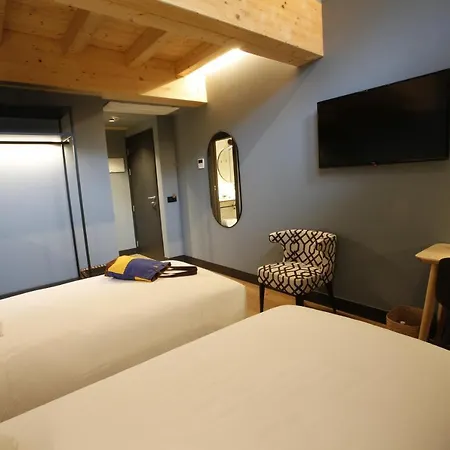 فندق M&uga Hotela