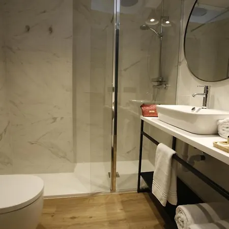 M&uga Hotela فندق 2*