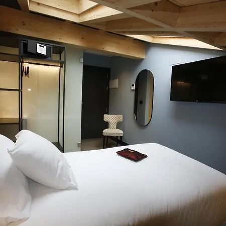 Hotel M&uga Hotela 2*