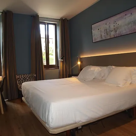 Hotel M&uga Hotela 2*